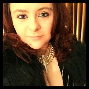 MEET YOUR POSHER EVA LOUI